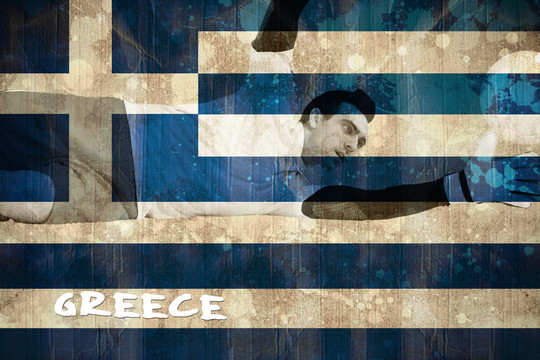 白衣守门员扑救希腊国旗