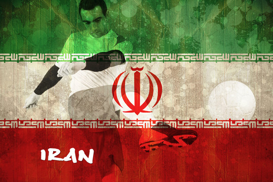 伊朗国旗背景下的足球运动员