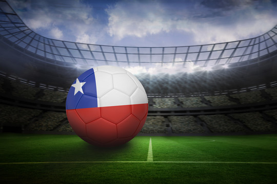 智利足球在带灯的大型足球场上