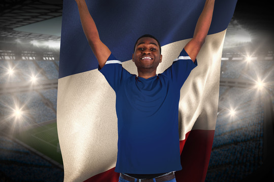 举着法国国旗的欢呼球迷