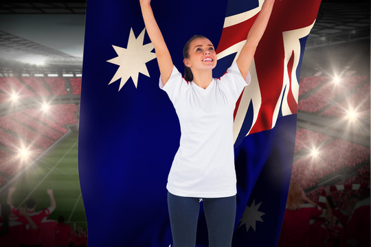 球迷在欢呼声中举着澳大利亚国旗
