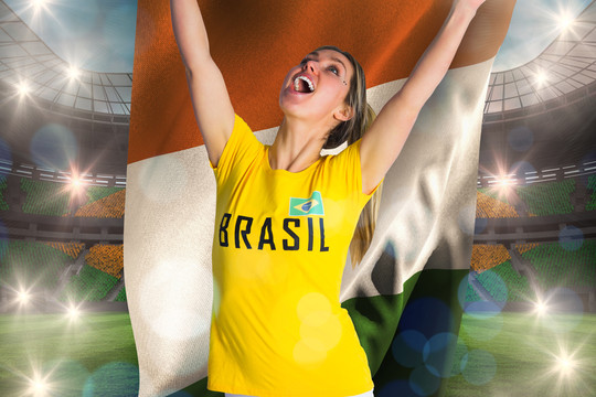 巴西球迷穿象牙海岸旗帜的T恤衫