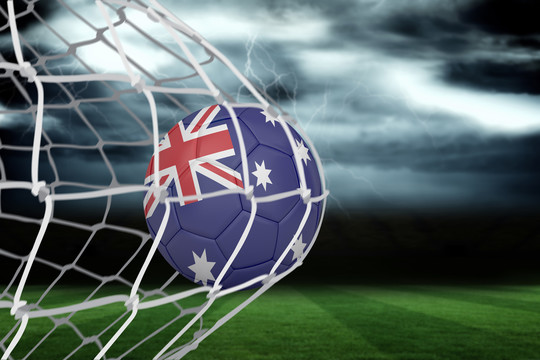 澳大利亚的足球在网的背面