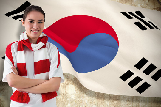 足球迷正对着韩国国旗