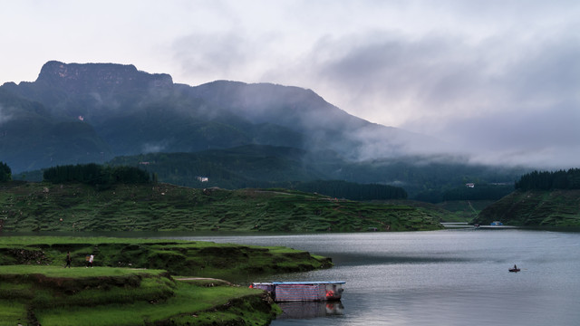 雅女湖瓦屋山