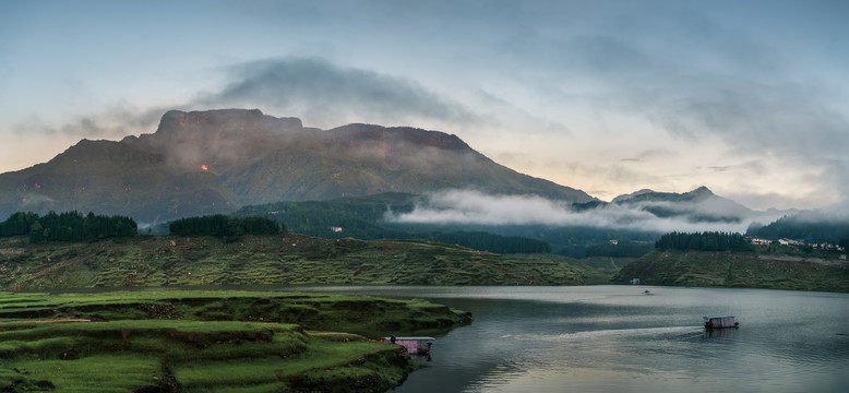 雅女湖瓦屋山