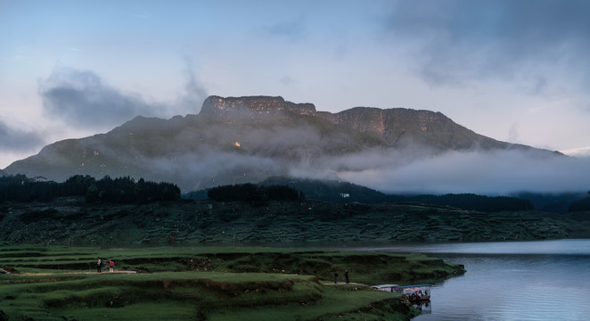 雅女湖瓦屋山