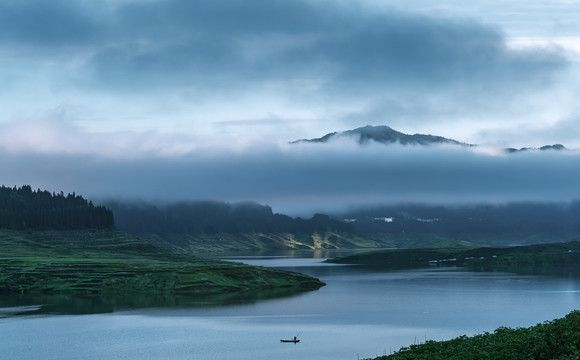 雅女湖瓦屋山