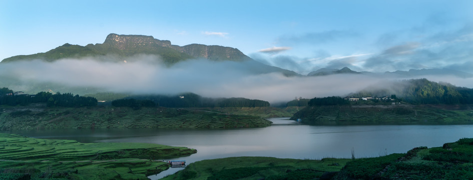 雅女湖瓦屋山