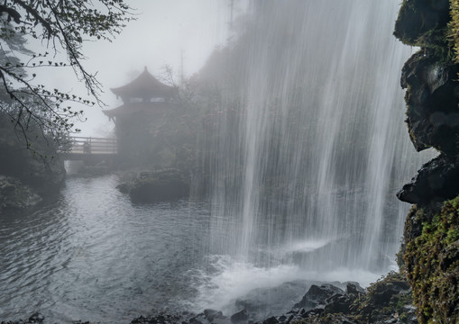高山瀑布
