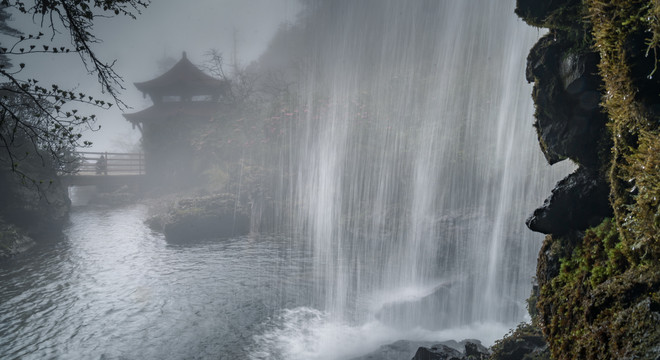 高山瀑布