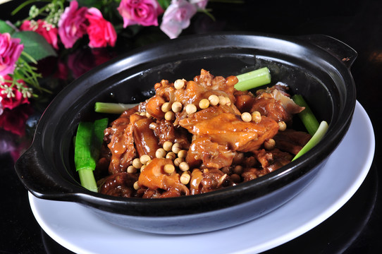 黄豆干焖野兔