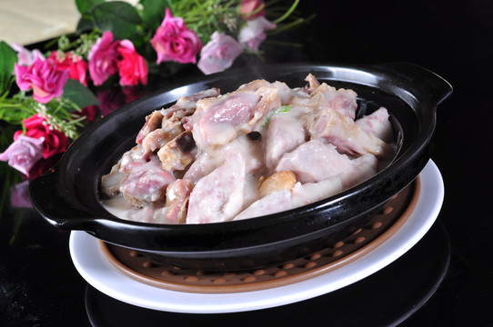 乐昌香芋油鸭煲