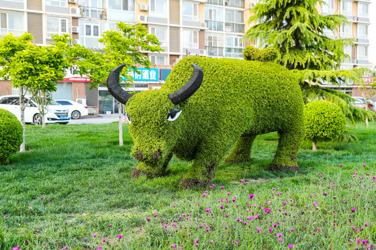 植物雕塑公牛绿化景观