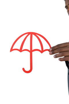 用雨伞保护钱币的概念图片