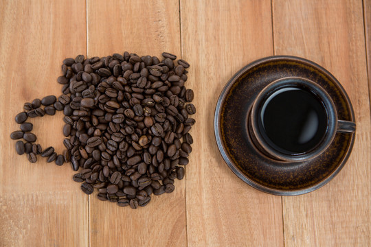 咖啡豆组成的图案