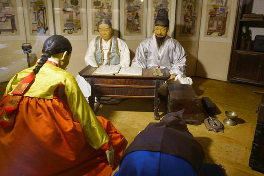 韩国民俗雕塑正月初一拜年