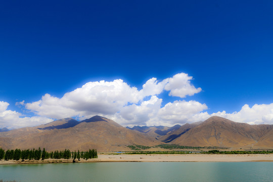 西藏拉萨羊湖