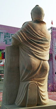 鲁班雕像