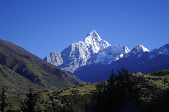神山贡嘎雪山