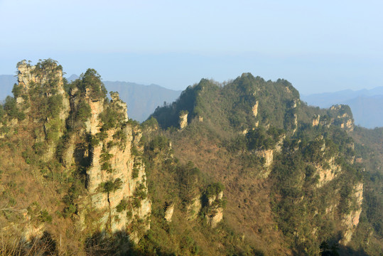 张家界天子山索道周边群峰风光