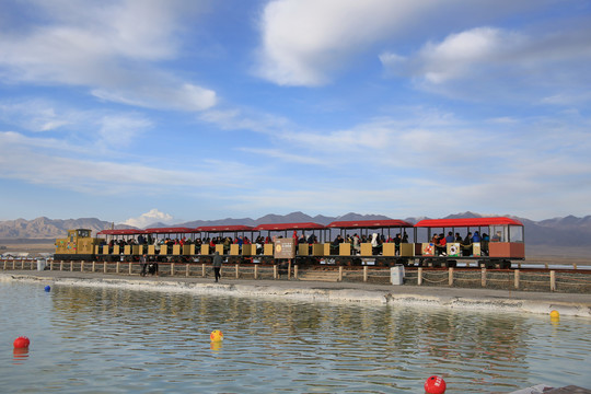 盐湖观光旅游火车