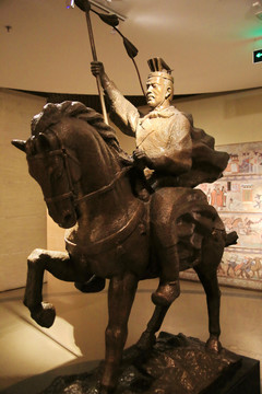 张骞出使西域骑马雕像