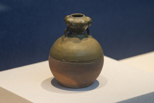 唐代茶叶末釉蒜头壶