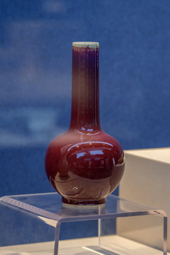 清代祭红釉长颈瓶