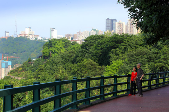 重庆虎头岩公园看两江风景