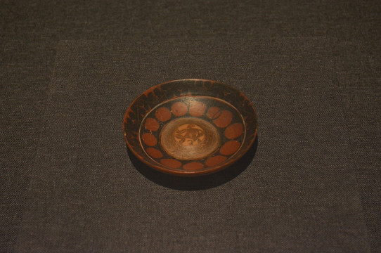 阿富汗联珠纹彩绘陶盘