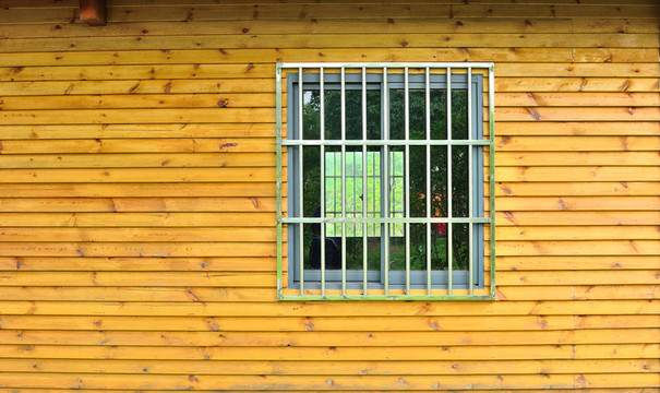 木房子的窗户