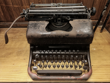 古旧英文打字机
