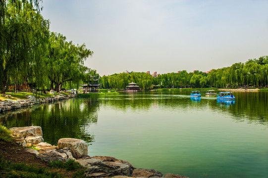 北京陶然亭公园西湖风景
