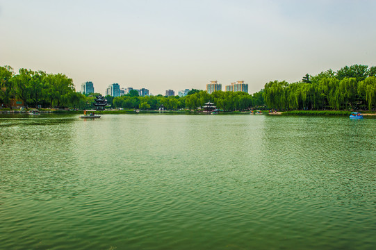 城市滨湖风景