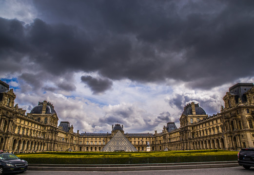 巴黎卢浮宫广场