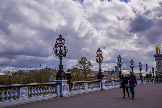 巴黎亚历山大桥