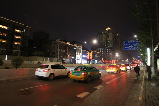 西安马路夜景