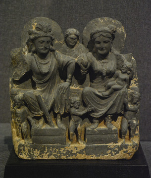 犍陀罗鬼子母与般阇迦石雕像