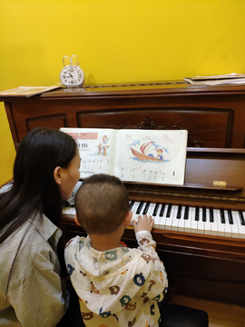 教钢琴