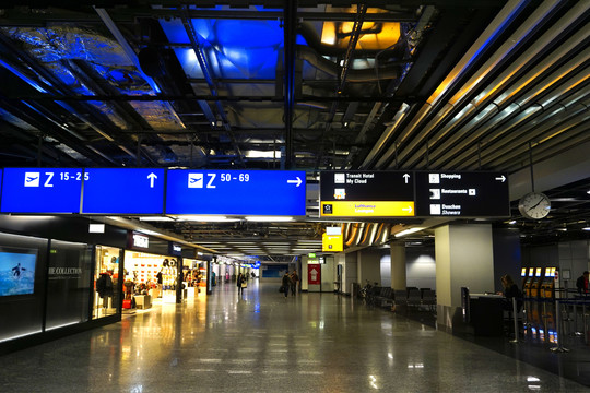 德国法兰克福机场候机楼导引牌
