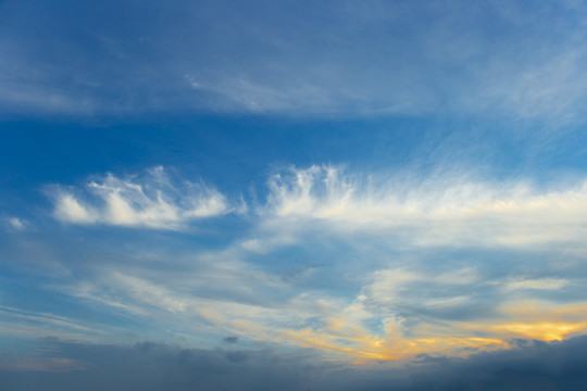 夏天傍晚的天空