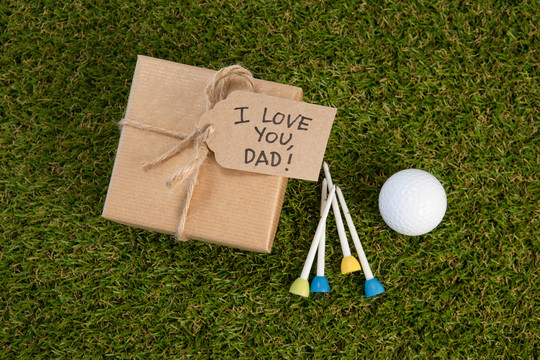 高尔夫球场上带文字的父亲节礼品