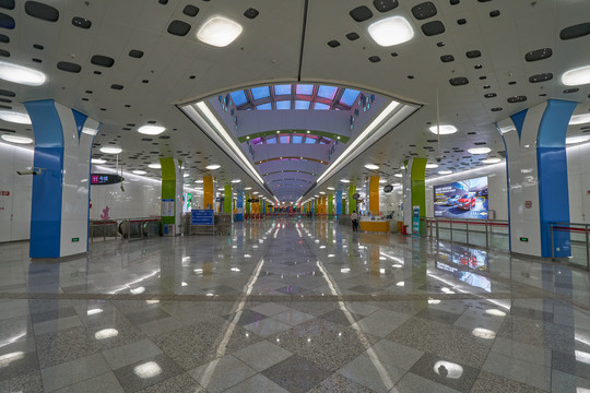 上海迪士尼地铁站大厅