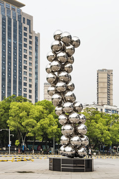 广场抽象雕塑