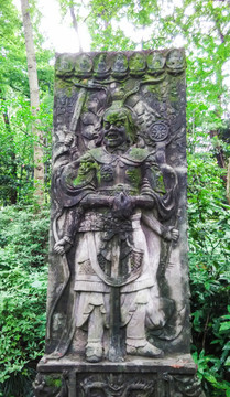 武士石像