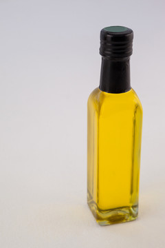 黄色橄榄油瓶
