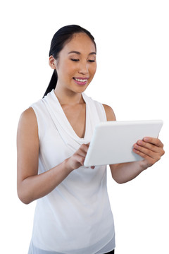 年轻女商人使用数字平板电脑