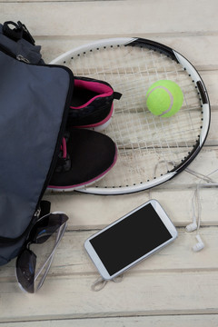 网球器材和手机
