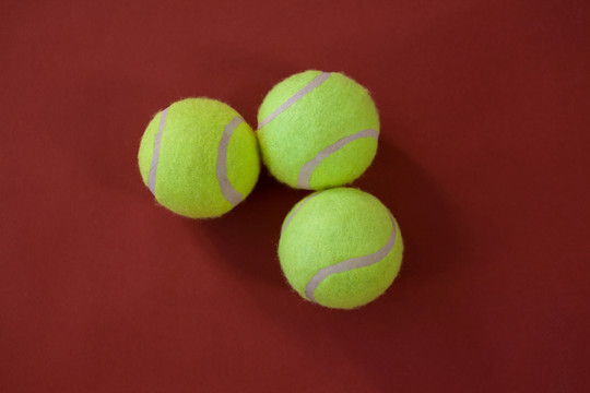 三个网球的俯视图